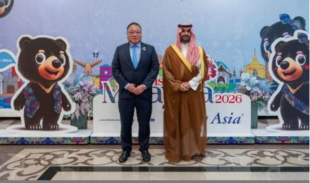 وزير الثقافة يستعرض العلاقات الثقافية الثنائية بين المملكة وماليزيا