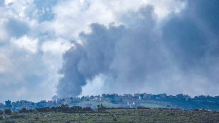 غارات إسرائيلية في جنوب لبنان: مقتل العشرات وتطويق بنت جبيل