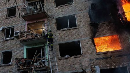 ثمانية قتلى في ضربات روسية أوكرانية متبادلة.. وموسكو تحذر الأجانب من البقاء في كييف