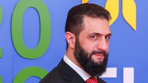 مرسوم جديد لأحمد الشرع يمنع دخول البضائع الإسرائيلية وحاملي جنسية الدولة العبرية إلى سوريا