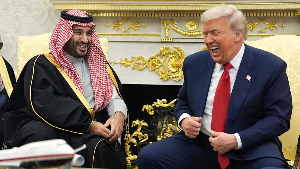 “منفصلة عن الواقع”.. لماذا يتعامل الخليج بفتور مع دعوات ترامب للتطبيع مع إسرائيل؟