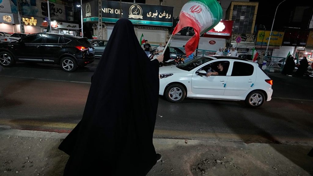 مباشر – صاروخ من لبنان يصيب كريات شمونة: ترامب يعلن رفع الحصار البحري عن إيران وتل أبيب تحذر من “اتفاق سيئ”