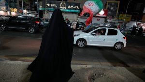 مباشر – صاروخ من لبنان يصيب كريات شمونة: ترامب يعلن رفع الحصار البحري عن إيران وتل أبيب تحذر من “اتفاق سيئ”