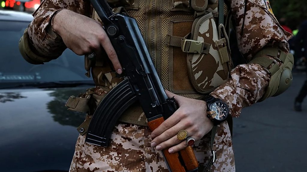 الحرس الثوري الإيراني يحذر: السواحل الإيرانية ستتحول إلى “مقبرة” إذا استؤنفت الضربات الأمريكية