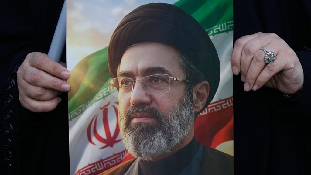 خامنئي: عقارب الساعة لن تعود إلى الوراء ودول المنطقة لن تكون بعد الآن دروعا للقواعد الأميركية