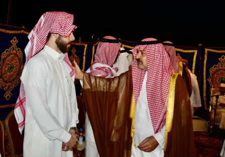 في آخر أيام العزاء.. مشعل بن ماجد وسلطان بن سلمان يُعزّيان آل قطان في فقيدهم – أخبار السعودية