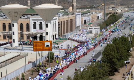 توافد الحجاج إلى مسجد نمرة للاستماع لخطبة عرفة