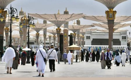 مظلات المسجد النبوي تُسهم في تهيئة أجواء معتدلة للمصلين والزوار