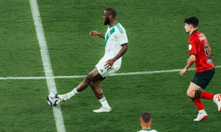 الأهلي يكسب الخلود بثلاثية نظيفة في الجولة 33 من «دوري روشن»