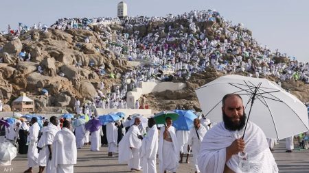 وزارة الحج تنبه ضيوف الرحمن من 3 علامات للاحتيال المالي