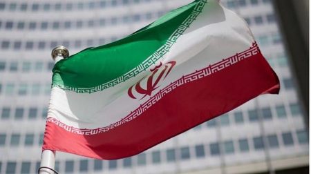 إيران تدعو أمريكا إلى رفع العقوبات والإفراج عن الأموال المجمدة