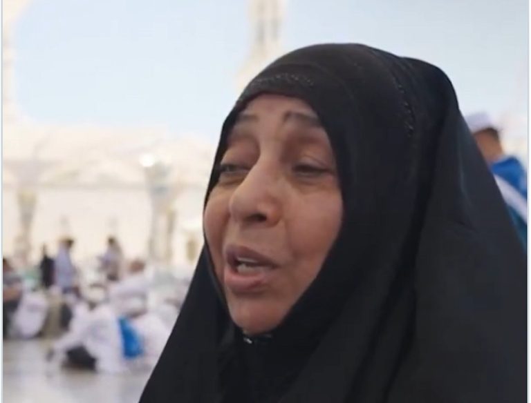 حاجة عراقية تشيد بجهود الهلال الأحمر في الحج: «ما خلّوني أروح لهم.. هم جوني»