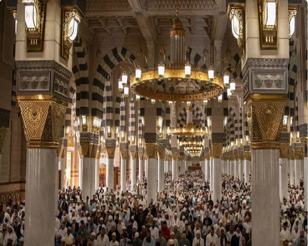 رئاسة الشؤون الدينية تواصل خدماتها بالمسجد النبوي للحجاج والزوار