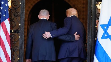 “تعرّض للإذلال مع إعلان الاتفاق”.. مستشار سابق يوجّه انتقادات لنتنياهو