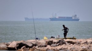 المنظمة البحرية الدولية تعلن خطة لإجلاء أكثر من 11 ألف بحّار عالقين في الخليج