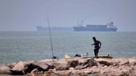 المنظمة البحرية الدولية تعلن خطة لإجلاء أكثر من 11 ألف بحّار عالقين في الخليج