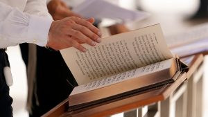 قانون يساوي بين دراسة التوراة والتجنيد.. هل ينجح نتنياهو في استرضاء الحريديم قبل الانتخابات؟