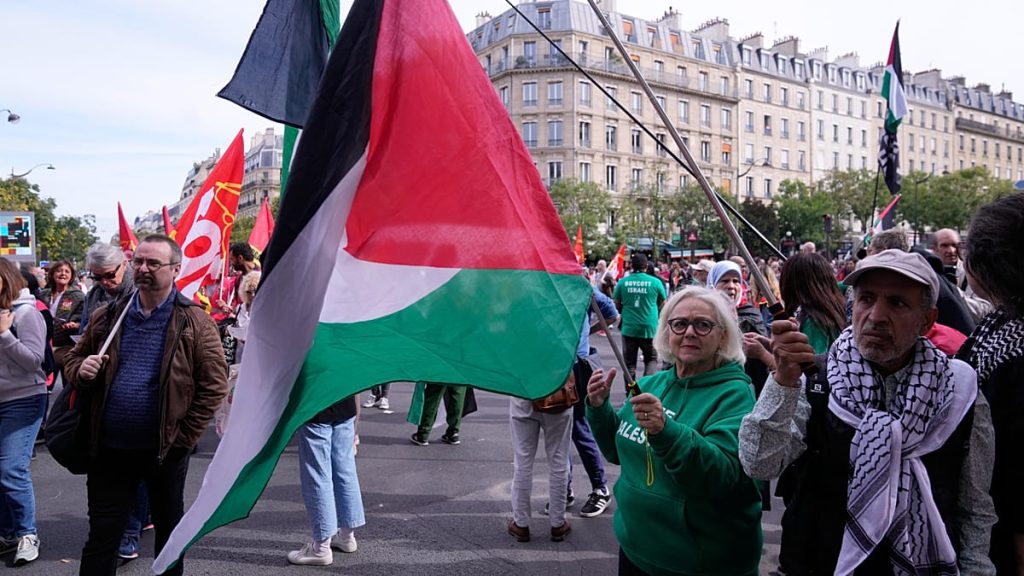مدينة باريس تمنح “المواطنة الفخرية” للمدنيين والصحافيين الفلسطينيين