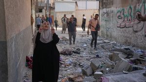 “كانت تلهو أمام خيمة جدها”.. غارة إسرائيلية على خان يونس تقتل طفلة وشاباً وترفع حصيلة الضحايا في غزة
