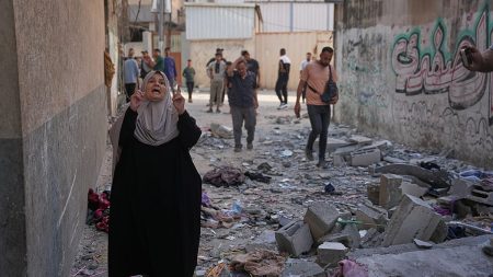 “كانت تلهو أمام خيمة جدها”.. غارة إسرائيلية على خان يونس تقتل طفلة وشاباً وترفع حصيلة الضحايا في غزة