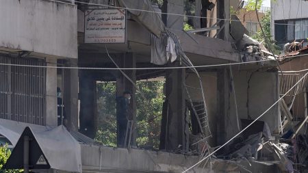 غارات إسرائيلية تستهدف بيروت مع اقتراب اكتمال محادثات أميركا وإيران