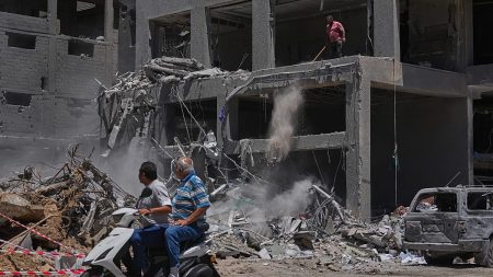 تقارير تتحدث عن اتفاق لوقف إطلاق النار بين إسرائيل وحزب الله.. وتل أبيب تتمسك بـ”المنطقة الأمنية”