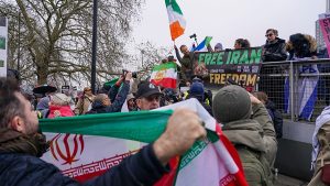 إيران تنفّذ حكم الإعدام بحق رجلين بتهمة إحراق مسجد وتخريب ممتلكات عامة خلال الاحتجاجات
