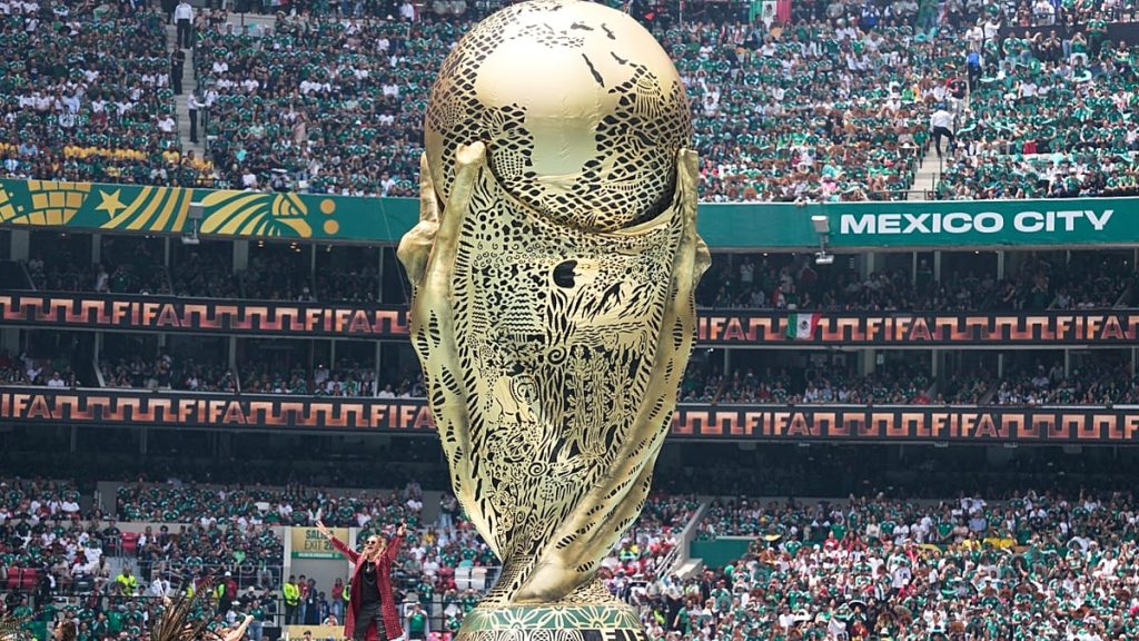 فيديو. جماهير تتدفق إلى ملعب مكسيكو سيتي قبل انطلاق كأس العالم