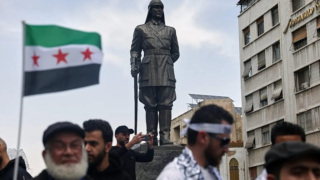 مفتي سوريا يحذر من الانزلاق إلى الانتقام ويطالب بتسريع العدالة الانتقالية وسط تصاعد التوترات الأمنية