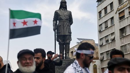 مفتي سوريا يحذر من الانزلاق إلى الانتقام ويطالب بتسريع العدالة الانتقالية وسط تصاعد التوترات الأمنية