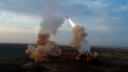 الحرس الثوري يهدد منشآت الطاقة في المنطقة مع تبادل الغارات بين إيران وإسرائيل