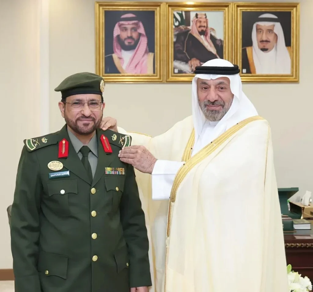 أمير نجران يقلّد مدير جوازات المنطقة رتبته الجديدة – أخبار السعودية