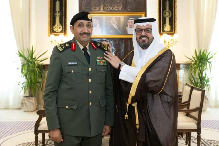 نائب أمير مكة يقلّد القحطاني رتبته الجديدة – أخبار السعودية