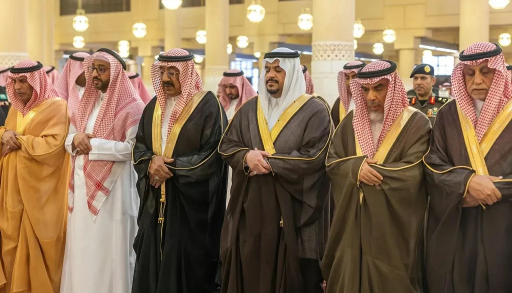 نائب أمير الرياض يؤدي صلاة الميت على سارة بنت عبد المحسن – أخبار السعودية