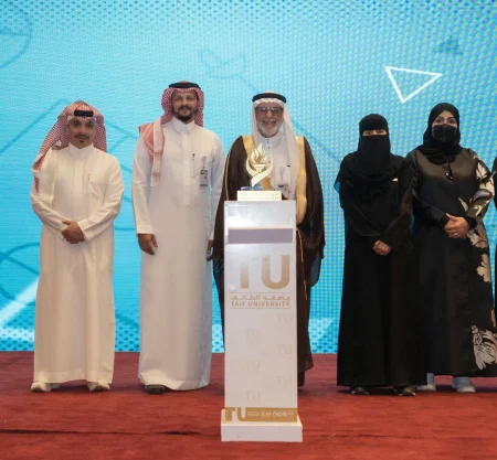 تكريم العلاقات العامة والإعلام بجامعة الطائف تقديراً لجهودها – أخبار السعودية
