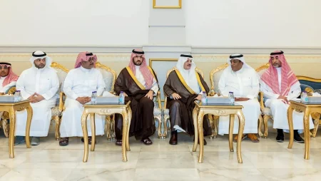 أمير الشرقية ونائبه يعزّيان وليد الفراج في وفاة والده – أخبار السعودية