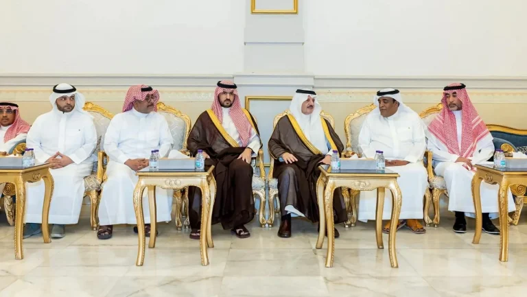 أمير الشرقية ونائبه يعزّيان وليد الفراج في وفاة والده – أخبار السعودية