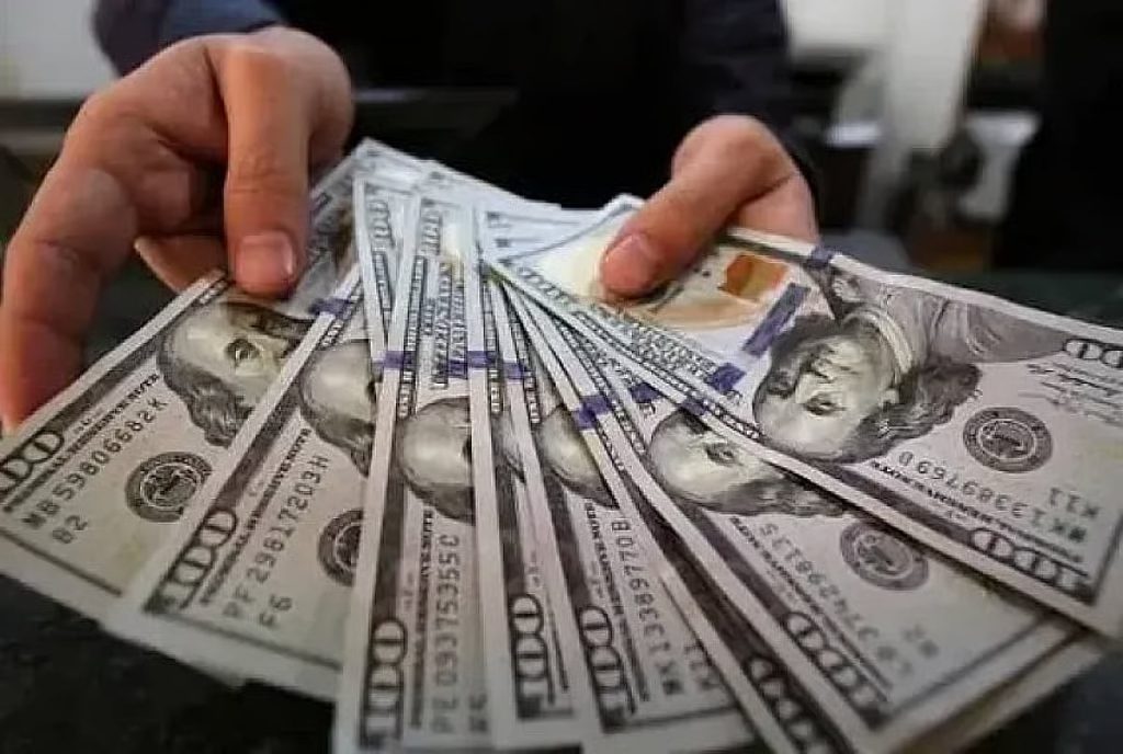 ارتفاع الدولار بعد تثبيت مجلس الاحتياطي الاتحادي الفائدة