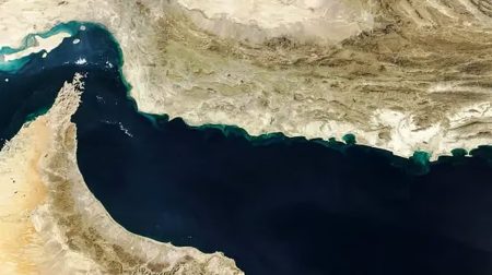 الجيش الأمريكي: السفن التجارية تواصل عبور مضيق هرمز
