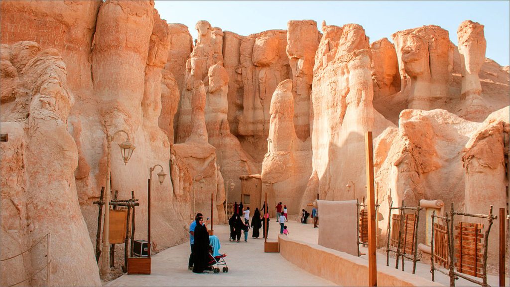 أكاديمية: المملكة تشهد تحولا استراتيجيا بقطاع السياحة