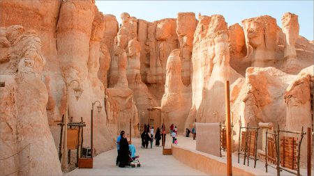 أكاديمية: المملكة تشهد تحولا استراتيجيا بقطاع السياحة