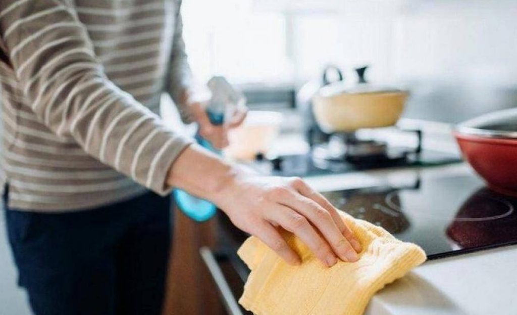 خبيرة: مقترح منح الزوجة أجرا مقابل الأعمال المنزلية يقلل من مكانة المرأة