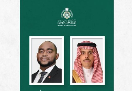 وزير الخارجية يبحث الموضوعات والقضايا ذات الاهتمام المشترك مع نظيره في ترينيداد وتوباغو