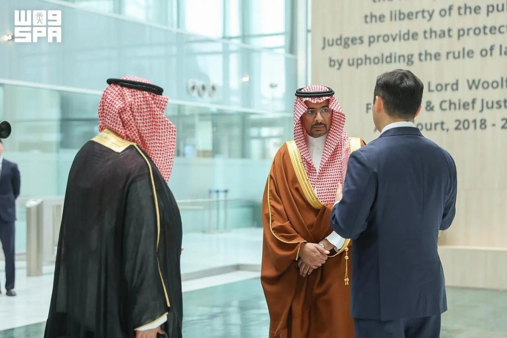 وزير الصناعة يزور مركز أستانا المالي الدولي بكازاخستان لتعزيز فرص التعاون