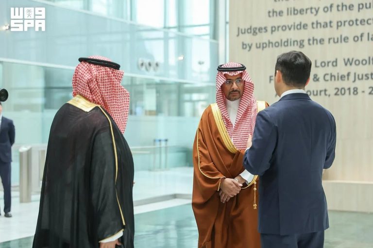 وزير الصناعة يزور مركز أستانا المالي الدولي بكازاخستان لتعزيز فرص التعاون