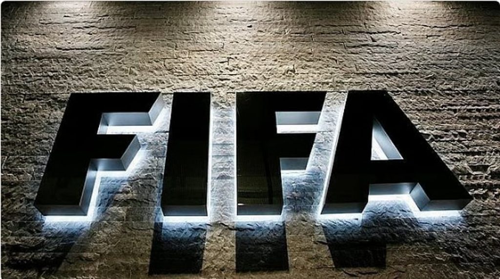 "فيفا" تعلن اعتماد لوائح جديدة لانتقالات اللاعبين
