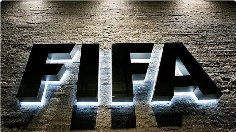 "فيفا" تعلن اعتماد لوائح جديدة لانتقالات اللاعبين