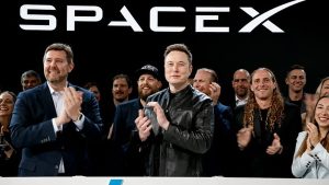 إيلون ماسك يقرع جرس إدراج أسهم SpaceX بالبورصة