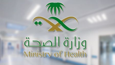 «الصحة» تعلّق رخصتي طبيبين للترويج المضلل لحقن منتج مخصص للاستعمال الخارجي