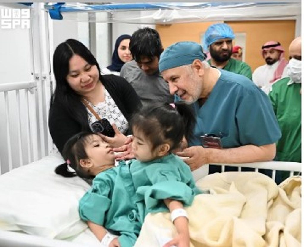 إنفاذًا لتوجيهات خادم الحرمين وولي العهد.. بدء عملية فصل التوأم الملتصق الفلبيني (أوليفيا وجيانا)
